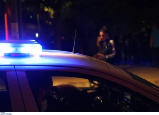 Λάρισα: Χαμός με γυμνό άντρα στην Κεντρική πλατεία