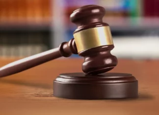 Άργησε στη δίκη του και έβαλε τις φωνές στους δικαστές που ξεκίνησαν χωρίς αυτόν – Οδηγήθηκε στη φυλακή!