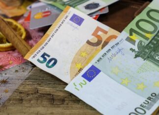 Δώρο Χριστουγέννων: Πότε καταβάλλεται – Πώς το υπολογίζετε