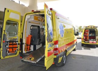 Συναγερμός στην Λάρισα για τρομερό τροχαίο με 4 τραυματίες – Τούμπαρε αυτοκίνητο