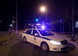 Απίστευτο: “Σήκωσαν” στη Λάρισα μπαλκονόπορτες και παράθυρα από επιχείριση