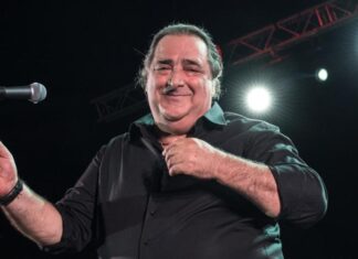 Η τελευταία εμφάνιση του Βασίλη Καρρά που ξεσήκωσε τη Λάρισα (ΒΙΝΤΕΟ)