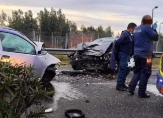 Τροχαίο στη Λάρισα με καραμπόλα τριών αυτοκινήτων έξω από σχολείο – Μια γυναίκα τραυματίας