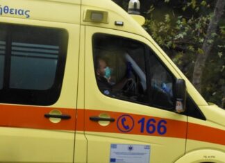 Πήραν στα χέρια λιπόθυμο καθηγητή σε σχολείο