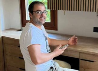 «Κατέρρευσε» η σύζυγός του: Σπαρακτικές σκηνές στην κηδεία του 42χρονου που δολοφονήθηκε από την 39χρονη στη Χαλκίδα
