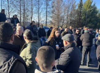 Ανεβαίνουν στην Εθνική οδό οι αγρότες – Συμφωνία για… “ειρηνική” διαμαρτυρία με την αστυνομία! (ΦΩΤΟ)