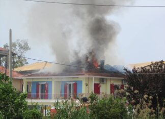 Λάρισα: Λαμπάδιασε στέγη σπιτιου στο Στόμιο