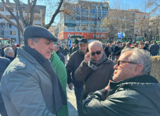 Κουρέτας στους αγρότες: Η Θεσσαλία έχει ξεχαστεί από την Ελλάδα – Περνάμε τη μεγαλύτερη ανθρωπιστική κρίση στην Ευρώπη (ΒΙΝΤΕΟ)