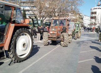 ΛΑΡΙΣΑ: Αγροτικές κινητοποιήσεις: Πλημμύρισε τρακτέρ η κεντρική πλατεία! “Να ανοίξει τα μάτια της η κυβέρνηση” – ΦΩΤΟ