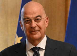 Ο Νίκος Δένδιας στην κοπή της πίτας της ΔΕΕΠ ΝΔ στην Λάρισα