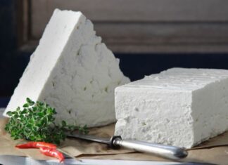 Φέτα: «Είναι πλέον αδικαιολόγητες οι τιμές» λένε οι παραγωγοί – Οι παράγοντες που τις καθορίζουν