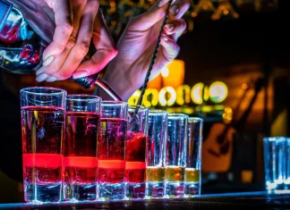 Χειροπέδες σε καταστηματάρχη στην Ελασσόνα – Πούλησε αλκοόλ σε ανήλικη