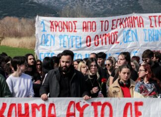 Tραγωδία στα Τέμπη: «Βρέθηκαν λείψανα αρκετά χιλιόμετρα μακριά από το σημείο της σύγκρουσης»