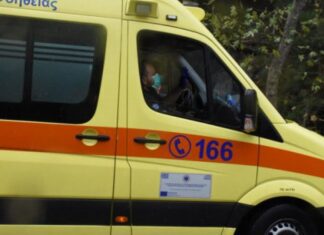 Πειραιάς: Αυτοκίνητο έπεσε σε κολόνα – Ένας τραυματίας