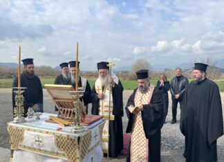 Τρισάγιο από τον Αρχιεπίσκοπο Ιερώνυμο στον χώρο του τραγικού δυστυχήματος των Τεμπών (φωτό)
