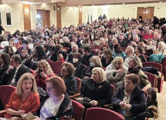 «Το Κονσέρτο ενός Παράδοξου Κόσμου»: Η «ιπτάμενη πιανίστρια» Έλενα Ξυδιά καθήλωσε τους Λαρισαίους (ΒΙΝΤΕΟ-ΦΩΤΟ)