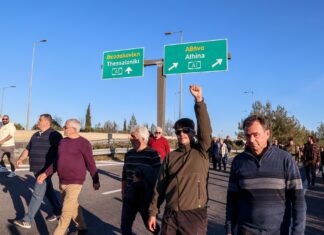 «Τελεσίγραφο» από αγρότες, «κόκκινη γραμμή» από Μαξίμου – Στον «αέρα» ο διάλογος με Μητσοτάκη