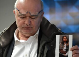 Τέμπη: “Πέταξαν την τέφρα των νεκρών μας” – Κατάθεση ψυχής από τους συγγενείς των θυμάτων – Πάνω από 750.000 υπογραφές στο ψήφισμα