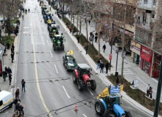 Αγρότες: Αναχωρούν συντεταγμένα τα τρακτέρ από το Σύνταγμα – Στα μπλόκα οι νέες αποφάσεις