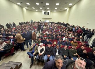 Ξεκίνησε η μεγάλη πανελλαδική σύσκεψη των αγροτών – Κατάμεστο το Πολιτιστικό Κέντρο Νίκαιας (ΒΙΝΤΕΟ – ΦΩΤΟ)