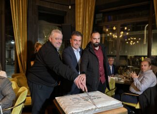 Η βασιλόπιτα που μας αξίζει! ‘Εκοψε την πίτα η παράταξη του Θανάση Μαμάκου (ΒΙΝΤΕΟ-ΦΩΤΟ)