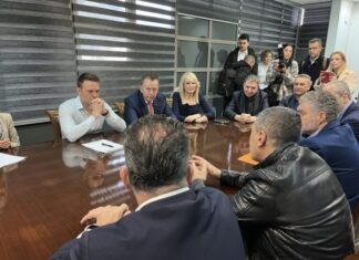 Στη Δημοτική Πινακοθήκη ο Κασσελάκης – Συνάντηση με περιφερειάρχη και δημάρχους (ΒΙΝΤΕΟ – ΦΩΤΟ)