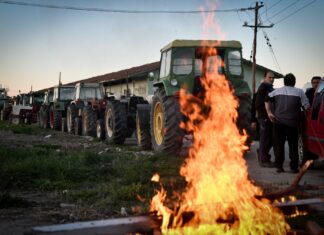 Aγρότες: Με αναμμένες μηχανές και το βλέμμα στο Μαξίμου – Τα 8 αιτήματα για τη Θεσσαλία