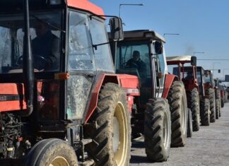 Mπλόκο Πλατυκάμπου: Στο πλευρό των αγροτών οι επιτροπές πλημμυροπαθών (βίντεο)