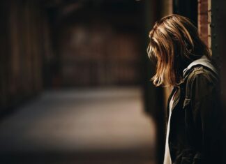 Κοιμόταν σε εγκαταλελειμμένο αυτοκίνητο 13χρονη που κατήγγειλε τον πατέρα της