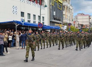 Εντυπωσιακή η στρατιωτική παρελαση στη Λάρισα – ΦΩΤΟ