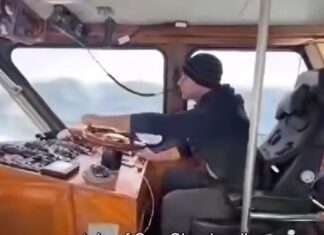Βίντεο – ντοκουμέντο από τη διάσωση του Λαρισαίου πιλότου F-16 μέσα από παραπλέον πλοίο