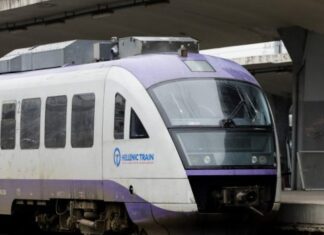 Προαστιακός: Αναστάτωση για τους επιβάτες – Συρμός έβγαζε καπνούς