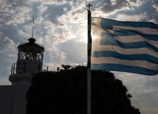 Καιρός: Άστατος την 25η Μαρτίου – Βροχές, ισχυροί άνεμοι και… 22άρια