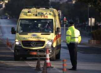 Θεσσαλονίκη: Βρέφος κατάπιε αυτοκόλλητο και κόλλησε στον λάρυγγά του – Εσπευσμένα στο νοσοκομείο
