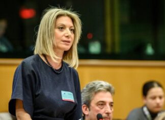 Τέμπη: «Στείλτε μας φωτογραφίες και βίντεο από την εμπορική αμαξοστοιχία» – Το κάλεσμα της Μαρίας Καρυστιανού