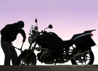 Έκλεψε μοτοσικλέτα και έγινε…καπνός χωρίς να έχει δίπλωμα, αλλά τον έπιασαν