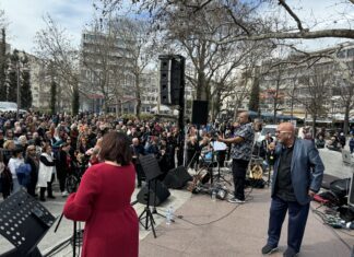 Κέφι και γέλιο στην Κεντρική Πλατεία Λάρισας με τον Γιάννη Ζουγανέλη (ΒΙΝΤΕΟ – ΦΩΤΟ)