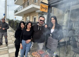 Τρελό πανηγύρι στις γειτονιές της Λάρισας – Τσικνίζουν και γλεντάνε χωρίς αύριο οι Λαρισαίοι (φωτο)