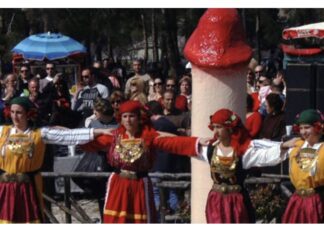 Όλα έτοιμα για την παρέλαση των καρναβαλιστών και το “μπουρανί” στον Τύρναβο – Οι εκδηλώσεις και σε Λάρισα, Ελασσόνα και Δήμο Τεμπών