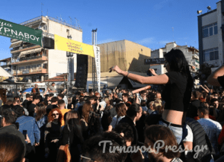Χαμός στην Κεντρική Πλατεία Τυρνάβου – Χιλιάδες κόσμος σε ένα τεράστιο party (βίντεο – φωτογραφίες)
