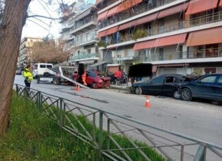 Δείτε ΒΙΝΤΕΟ από το τροχαίο στη Λάρισα – Στο ΓΝΛ ο νεαρός!!