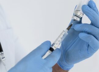 Τσιόδρας: Κίνδυνος δημόσιας υγείας από την αμφισβήτηση των εμβολίων