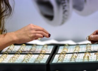 Ομόνοια: Ριφιφί σε κοσμηματοπωλείο με 50.000 ευρώ λεία