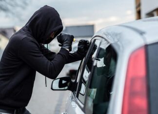 Έκλεψε αυτοκίνητο από τον Τύρναβο