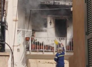 Σύρος: Φωτιά σε σπίτι στο κέντρο της Ερμούπολης – Κινδύνεψε γυναίκα
