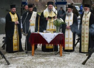 Τιμήθηκαν οι πεσόντες στρατιωτικοί και αεροπόροι στο Στρατιωτικό Κοιμητήριο Λάρισας (ΦΩΤΟ)