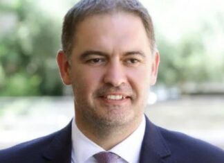 ΞΕΕ: Να αποσυρθεί η διάταξη με την ποσόστωση στα ελληνόφωνα τραγούδια σε ξενοδοχεία
