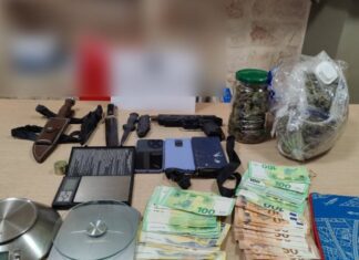 Βίαζε για δέκα χρόνια ανήλικη – Όπλα, ναρκωτικά και χιλιάδες ευρώ βρέθηκαν στο σπίτι του