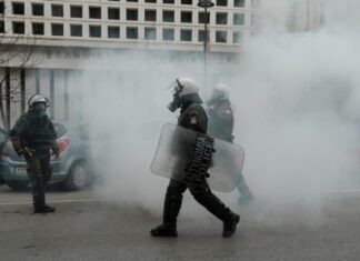 Υποκλοπές, αστυνομική βία, ρατσισμός και pushbacks – Έκθεση «κόλαφος» της Διεθνούς Αμνηστίας για την Ελλάδα