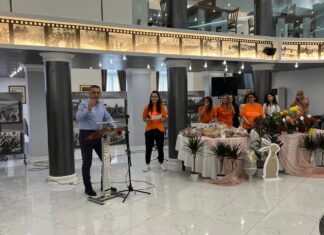 Στο μπαζάρ της οργάνωσης «Κανείς Μόνος» ο Κουρέτας